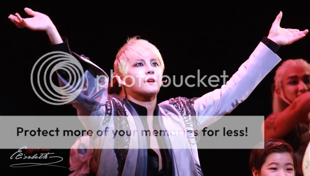 FOTOS "Musical ELISABETH - Junsu (11/04/2012) parte 3 9_