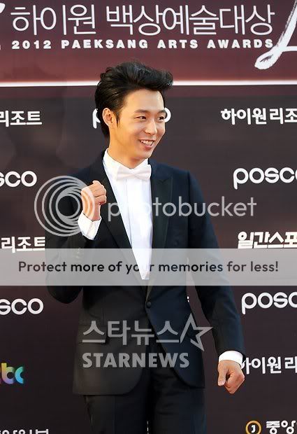 FOTOS "48th BaekSang Arts Awards" - Yoochun (26/04/2012) 9dx728