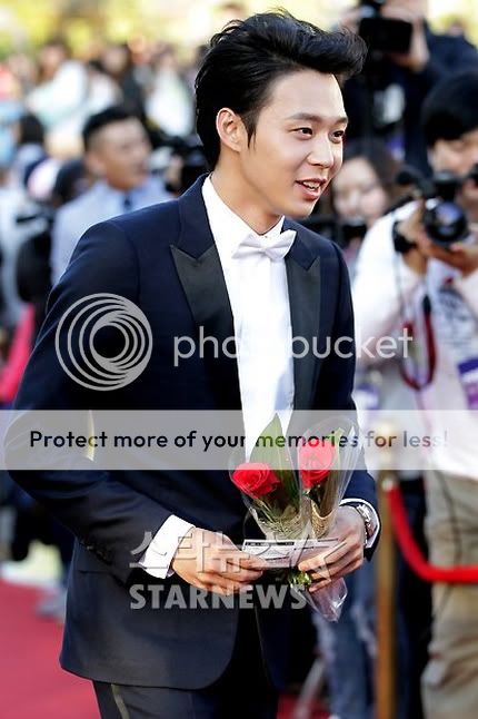 FOTOS "48th BaekSang Arts Awards" - Yoochun (26/04/2012) 9dxcqb
