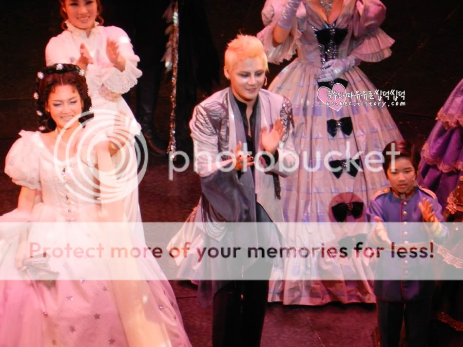 FOTOS "Musical ELISABETH" - Junsu (22/02/2012) Aa6d814378f0f736290196a30a55b319eac413ae