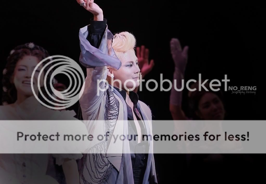 FOTOS "Musical ELISABETH" - Junsu (22/02/2012) B318111fb07eca80935de345912397dda04483ca