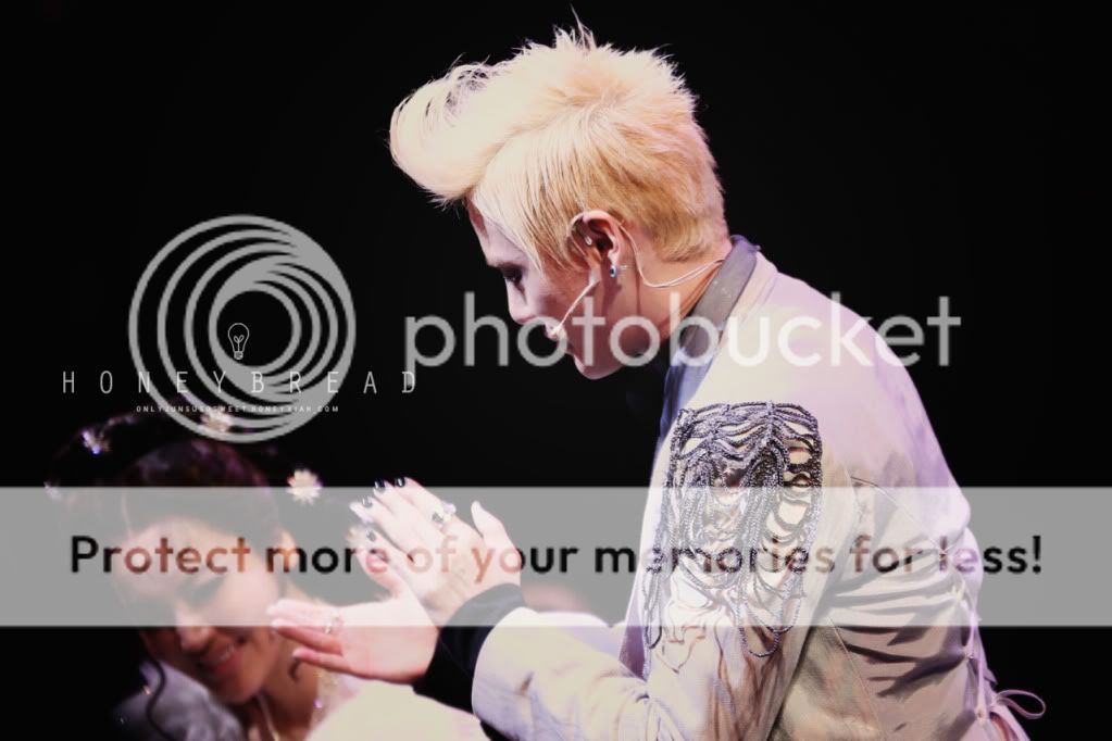 FOTOS "Musical ELISABETH" - Junsu (22/02/2012) B3f2c11a6d224f4ae823a9b109f790529922d1f4