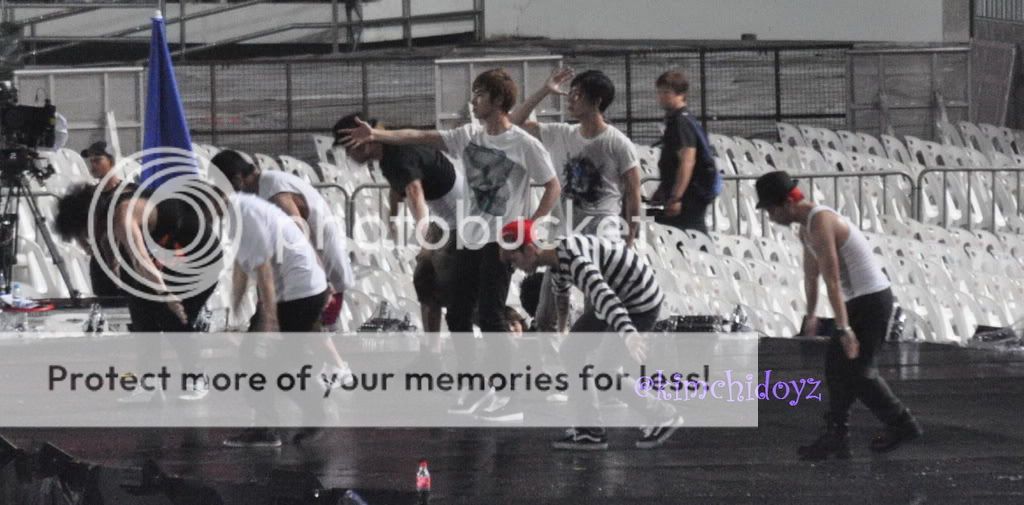 FOTOS "MBC Korean Music Wave" en Bangkok - Ensayo de TVXQ (06/04/2012) parte 2 Chchsyc3