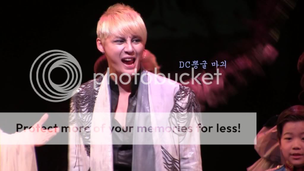 FOTOS "Musical ELISABETH - Junsu (11/04/2012) parte 3 Dc5dd4429258d109a99a9513d158ccbf6c814d2e-1