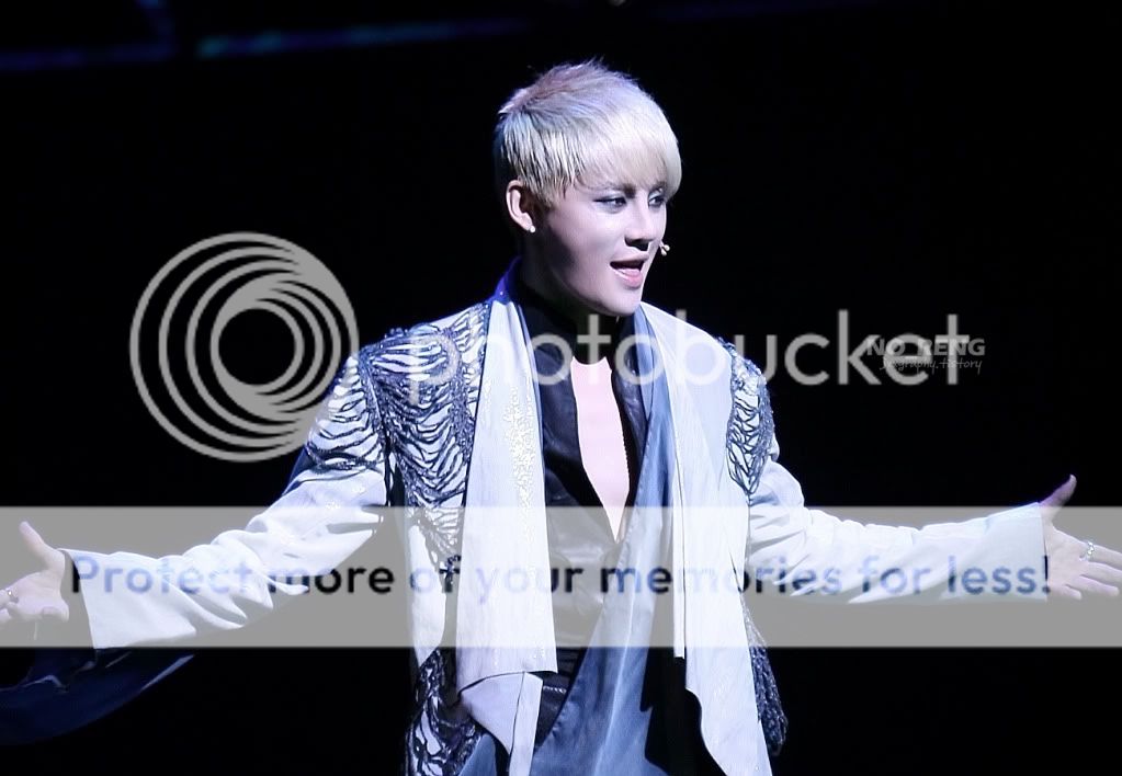 FOTOS "Musical ELISABETH - Junsu (11/04/2012) parte 3 Ef65898b