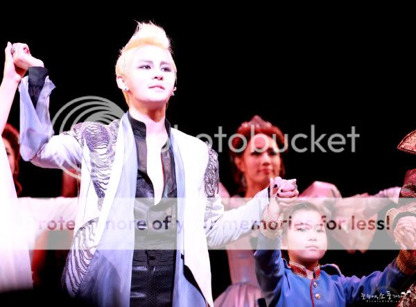 FOTOS "Musical ELISABETH - Junsu (18/04/2012) Eli5