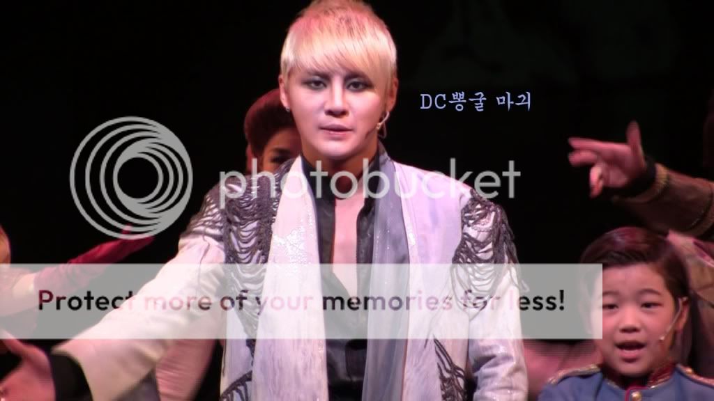 FOTOS "Musical ELISABETH - Junsu (11/04/2012) parte 3 F9d5530cbaa1cd1148cf4e81b912c8fcc3ce2d2e-1