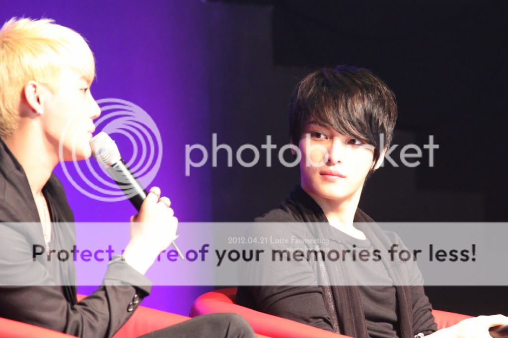 FOTOS "Lotte Duty Free" - Fanmeeting de JYJ (21/04/2012) parte 3 H1ehky