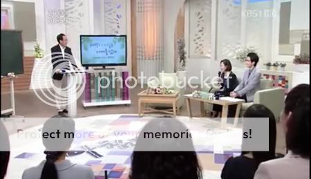 PROGRAMA "Morning Yard" de KBS - El representante del Centro Cultural Coreano menciona a Jaejoong (26/04/2012) Htyhythyh