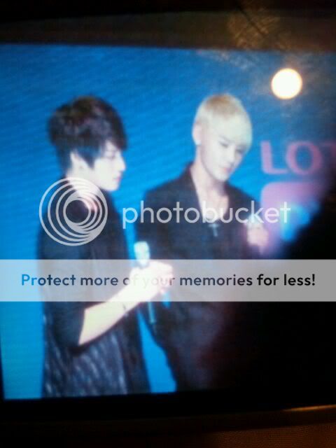 FOTOS "Lotte Duty Free" - Fanmeeting de JYJ (21/04/2012) M7cjz