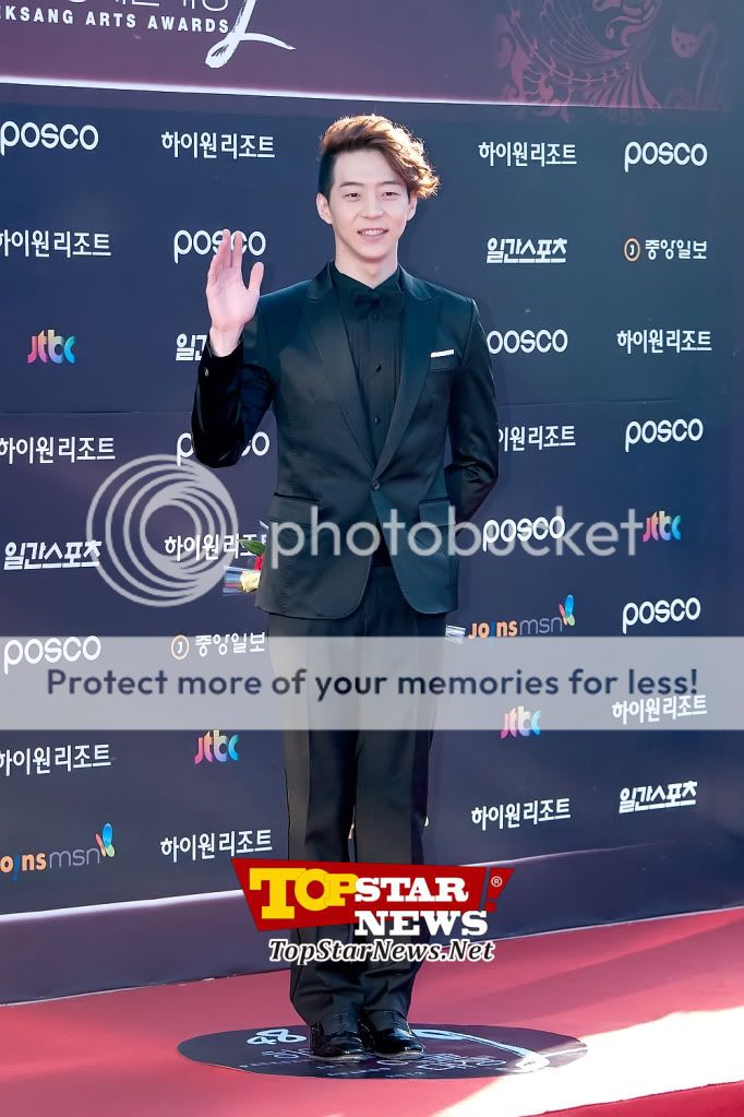 FOTOS "48th BaekSang Arts Awards" - Yoochun (26/04/2012) parte 2 S1qjib