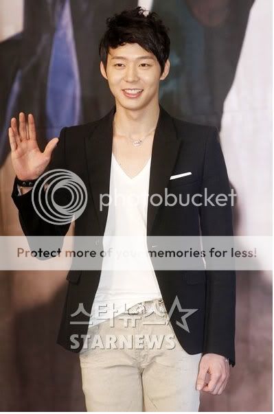 Park Yoochun de JYJ gana el premio "El actor más popular" en los “Baeksang Arts Awards” (26/04/2012) Yoochun_baeksang1