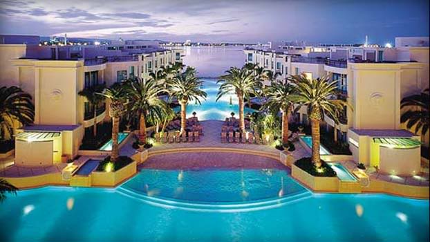 OZschwitz's top hotel pools Palazzo-versace