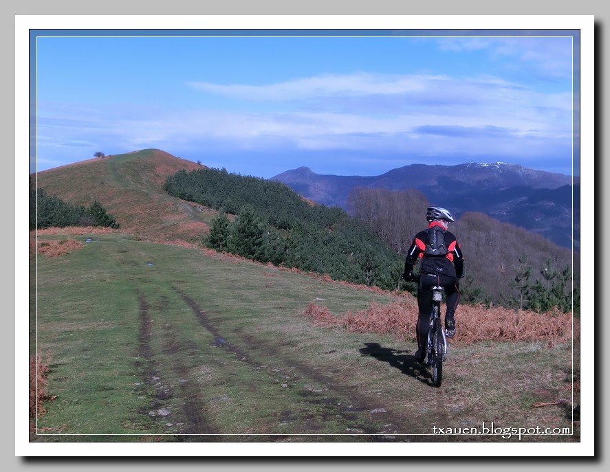 Btt por la Sierra de Arrola, 02-02-14 CIMG7437_zpsc900ae53