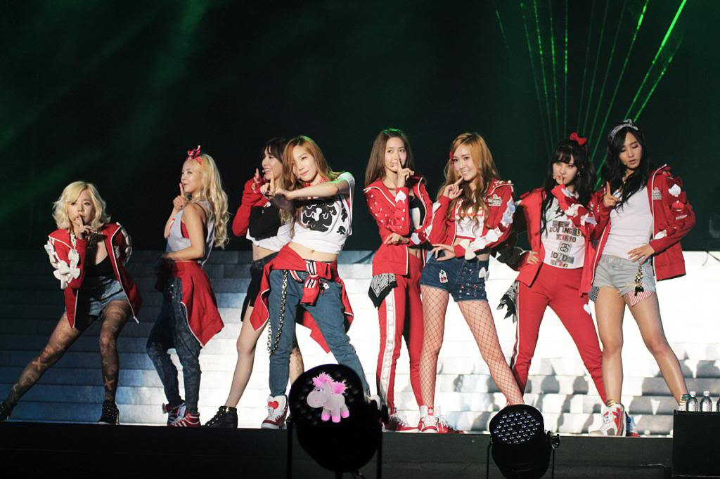   [FANCAMS + PICS] 130526 SNSD @ 2013 Happy 4 Kpop Concert in Taiwan Fancams 02_zpsa1d6a92c