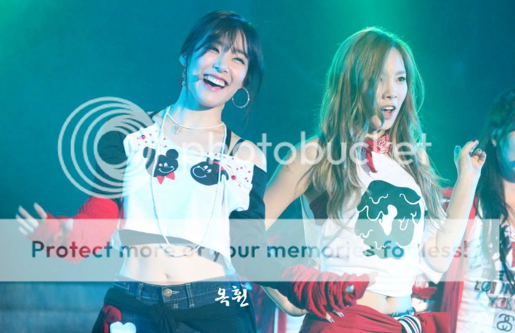   [FANCAMS + PICS] 130526 SNSD @ 2013 Happy 4 Kpop Concert in Taiwan Fancams 12_zpsa357a085