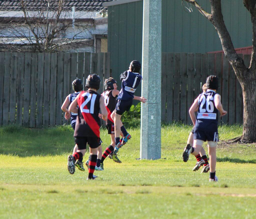 round 13 v west end U122_zpsbf7128aa