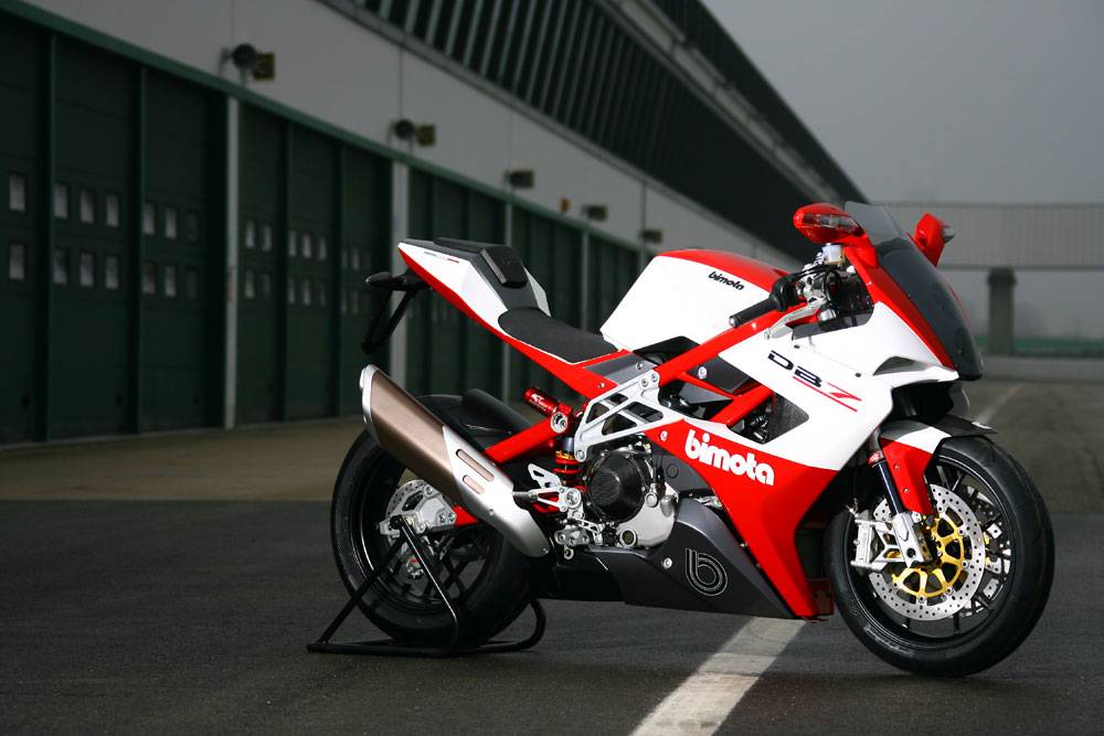 Bimota devient suisse! 15a4fd9d34649a73ad3b6ee741256d39_zpse4e8a0c8