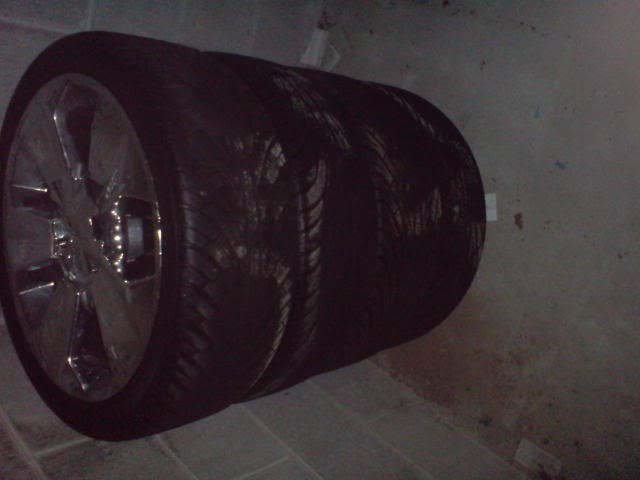 17 inch Vault Savanah rims with brand new front tyres DSC00540