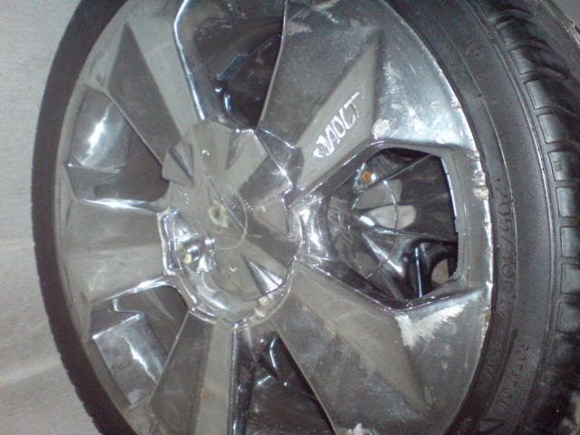 17 inch Vault Savanah rims with brand new front tyres DSC00541