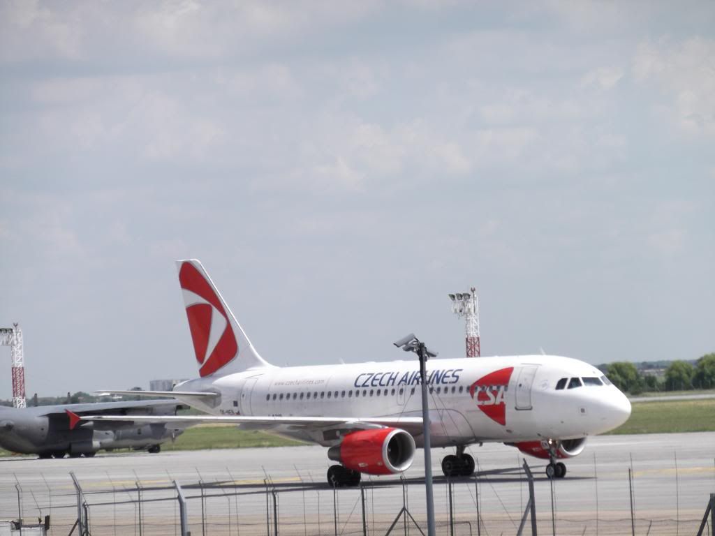 Aeroportul Bucuresti (Henri Coanda/Otopeni) - Iunie 2013   OK-NEN_zpsdb972e6b