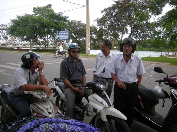 minh - VIẾNG TANG THÂN MẪU BẠN NGUYỄN THUẦN , THẤT 1- NHỮNG NGƯỜI MẸ YÊU QUÝ CỦA BẠN VÕ VĂN HÒE , 12 A 2_ VIẾNG TANG THÂN PHỤ BẠN DIỆU HỒNG F5353486-7a90-4bfa-9c13-cf0cf57f5586_zps939da8df