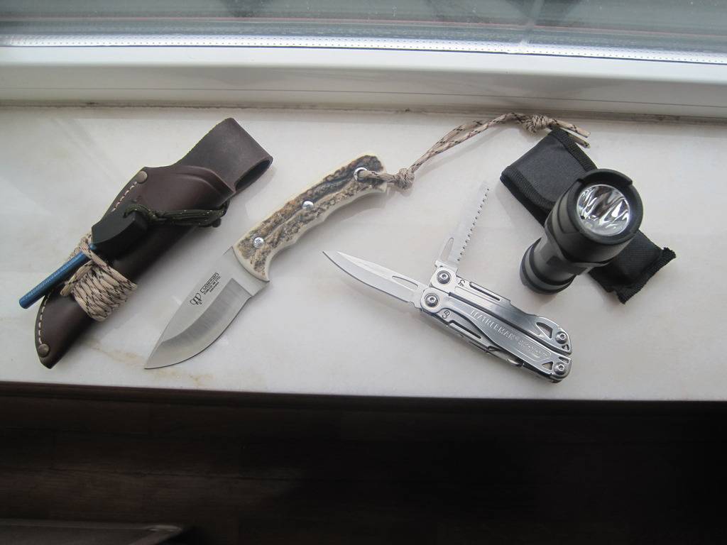 ALGUNOS DE MIS REGALOS DE NAVIDAD Cudeman%20143C-%20Leatherman%20Sidekick-%20Varta%20Indestructible%203_zpswe8v7hve