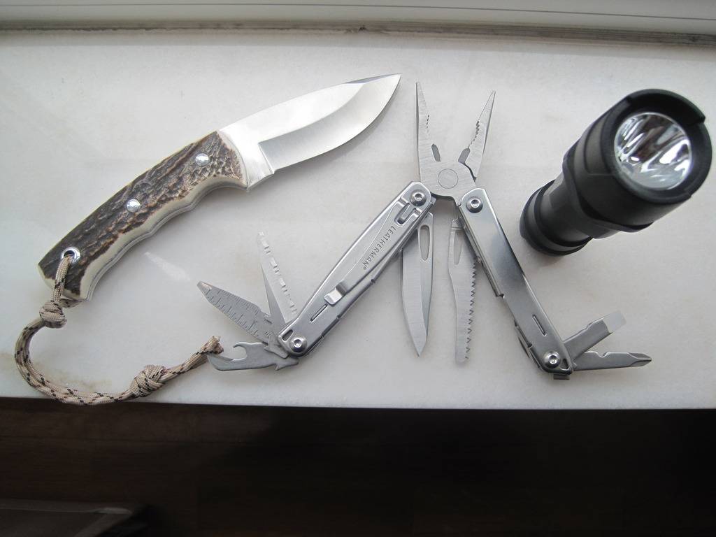 ALGUNOS DE MIS REGALOS DE NAVIDAD Cudeman%20143C-%20Leatherman%20Sidekick-%20Varta%20Indestructible%204_zpstv3yuqfe