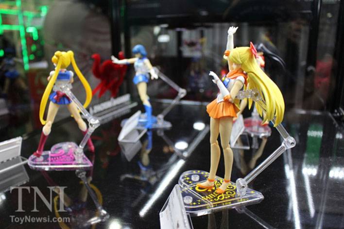 Sailor Venus S.H. Figuarts TF14_SV2_zps77ce8696