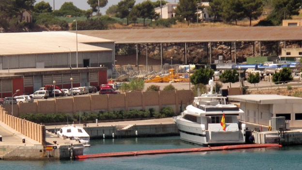 Bajas de buques de la Armada española, un estudiado proceso. Yate-fortunaREYESPANtildeOL_zpsa0404e91