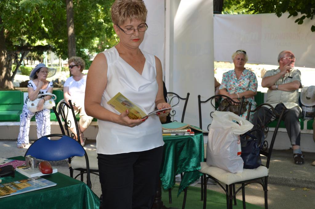 28 iulie 2014 -  lansări de carte  la Biblioteca Estivală din Parcul „Mihai Eminescu“ 4-024_zps4cd837d7