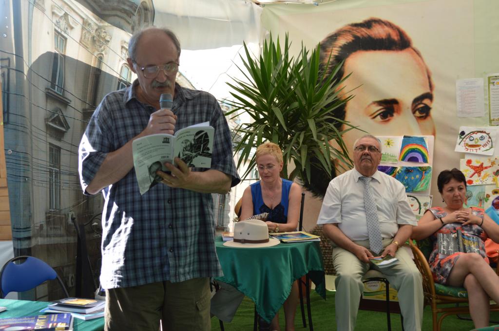 28 iulie 2014 -  lansări de carte  la Biblioteca Estivală din Parcul „Mihai Eminescu“ 4-041_zps952b7eb6