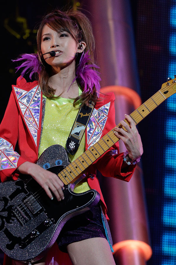 SCANDAL OSAKA-JO HALL 2013「Wonderful Tonight」 - Page 3 Scandal-osaka-jo-hall-haruna_zps614c9bf2