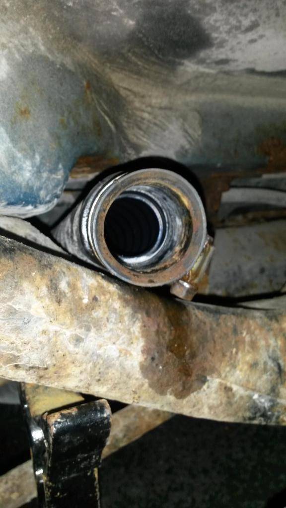 DIY Fuel Filler Neck Removal and Installation 20141107_165354_zpsb70aff3f