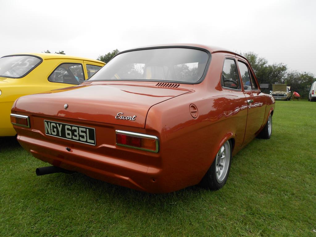 Pictures at a car meet at Jolly Farmers end of season show Godstone, Surrey 033_zps56e8d569