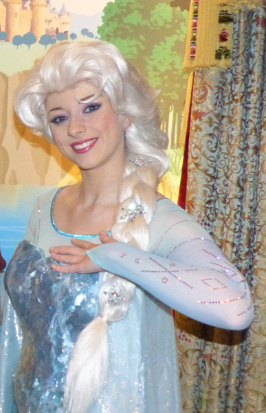 Princess Pavilion avec Anna et Elsa - Page 17 P1110006_zps128ef6f3