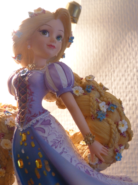 Disney Haute Couture - Enesco (depuis 2013) - Page 40 P1070060_zps47179b01