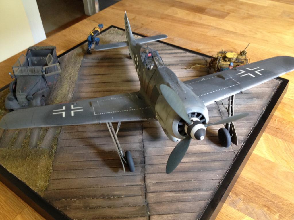 Mals Way Fw190A8 R2 (R8?) Sturmbock. Part: 2. Going For A Diorama...It Is Done... IMG_6323_zps03642401