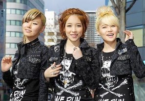 [Pics][19.01.13] D-Unit @ Japanese News Site 734368_149588788526578_1375026415_n_zps2efd5bec