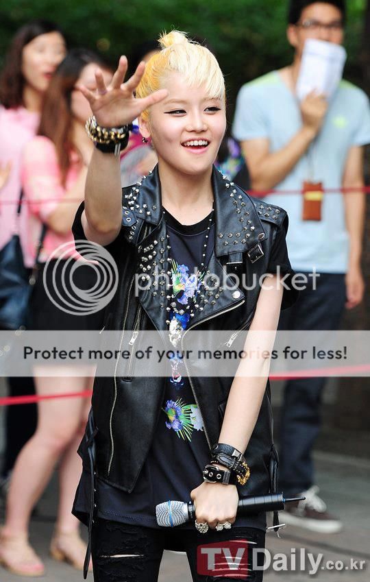 [Pics][31.07.12] WooRam @ Hongik Surprise Concert I3_zps54014a5f