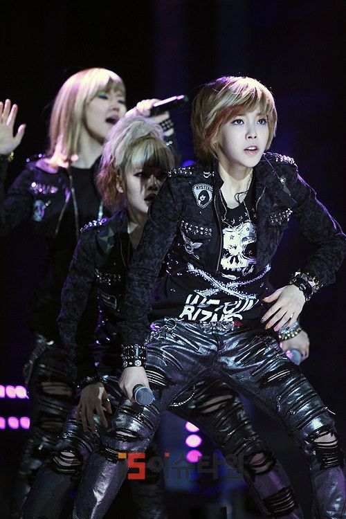 [Pics][01.11.12] D-Unit @ MU:CON Seoul 2012 J2_zps60bb0262