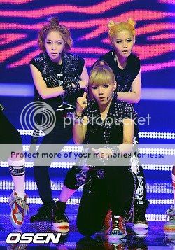 [Pics+Fantaken][02.08.12] D-Unit @ M! Countdown O7_zps666e2022