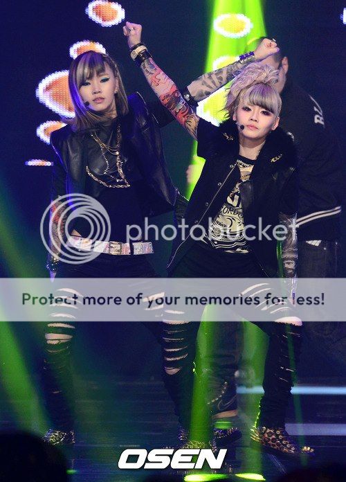 [Pics][08.11.12] D-Unit Luv Me Comeback @ M Countdown X6_zps5e3763fb