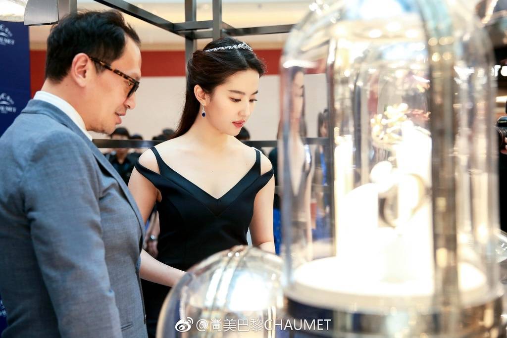 10/06/17 งาน CHAUMET ที่เซี่ยงไฮ้ 8073599fly1fggd15ywvnj21kw11x126_zpsiqbnnmnd