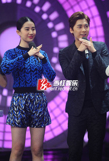 [28/10/14] บันทึกเทปรายการ Happy Camp 2878544165_zpsbe775e34