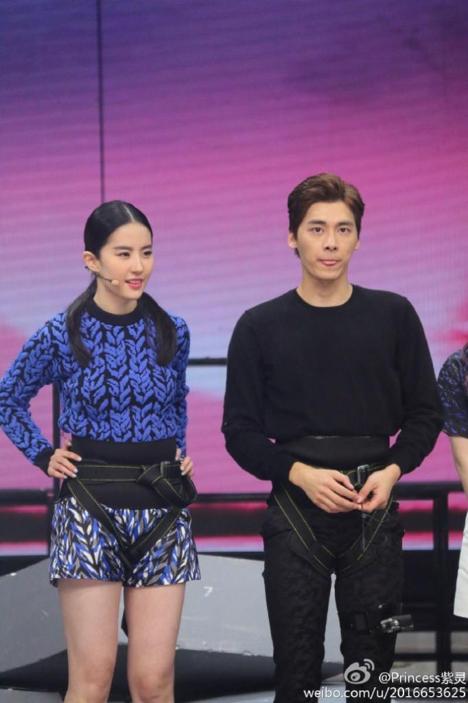 [28/10/14] บันทึกเทปรายการ Happy Camp 7833b139jw1elrdr38x3bj20zk1hcnc5_zps462117b1