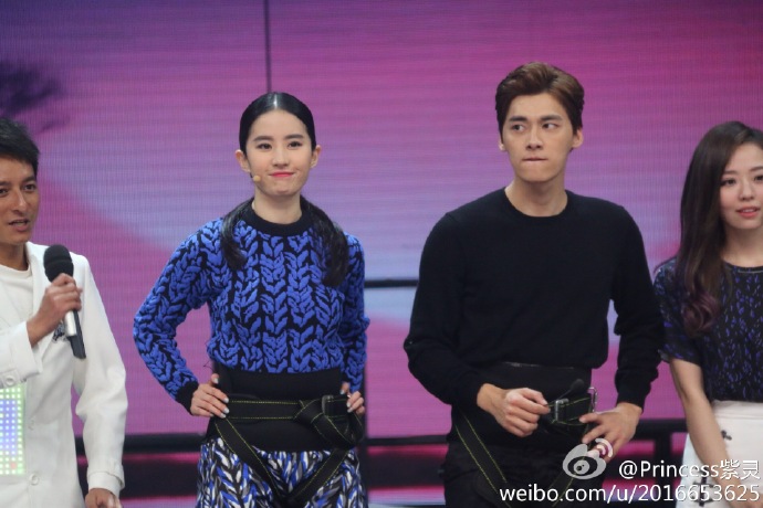 [28/10/14] บันทึกเทปรายการ Happy Camp 7833b139jw1elrdrpv20qj21hc0zk7ia_zps9cbc0677