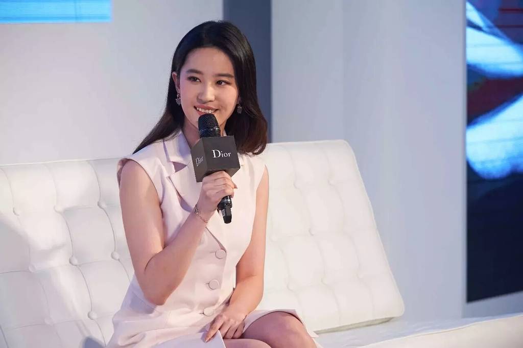 [15/10/2015] แถลงข่าว Dior Mmexport1445263485500_zps0rwqekhd