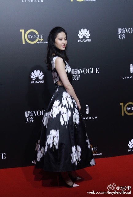 Yifei's Sina ก.ย.- ธ.ค. 2558 - Page 2 Sina27102015.5_zpsqmit7cf0