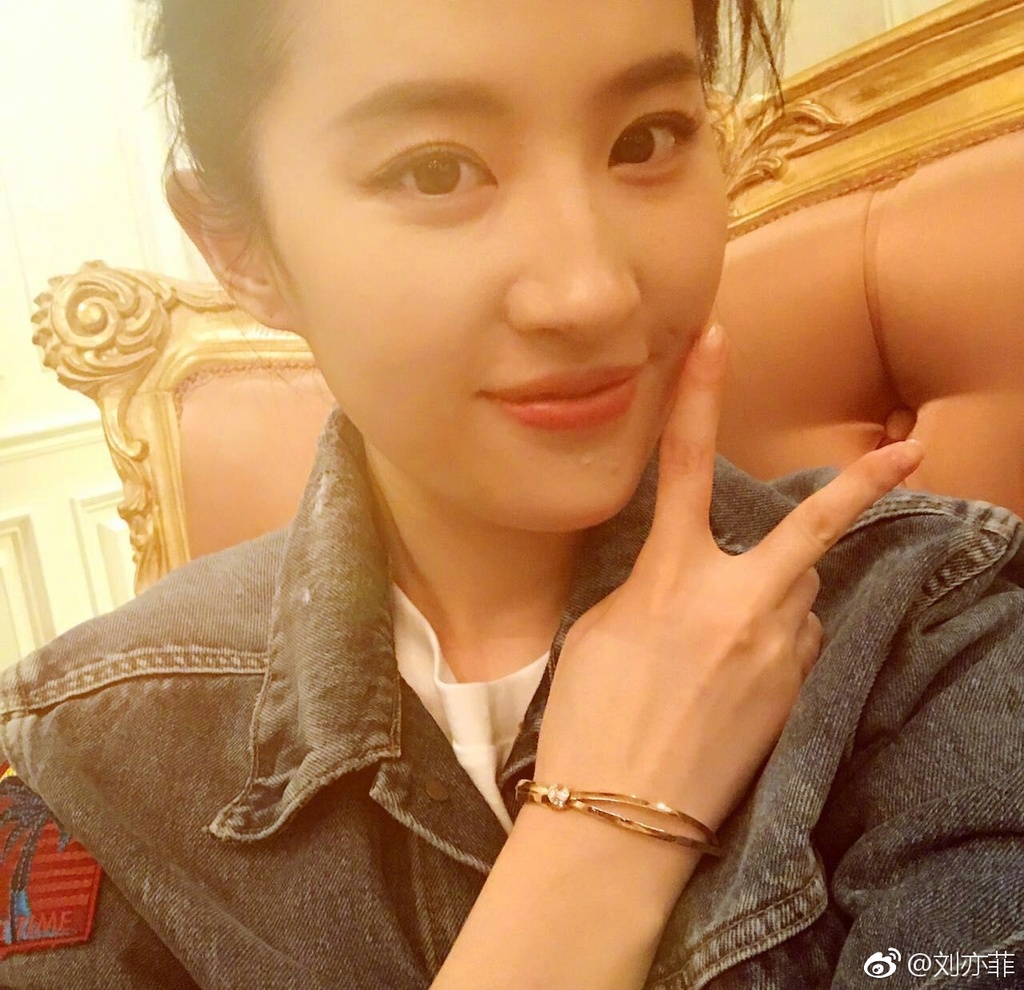 Yifei's Sina พ.ค.- ส.ค. 2560 - Page 3 Sina24082017.1_zps4edmcm0k